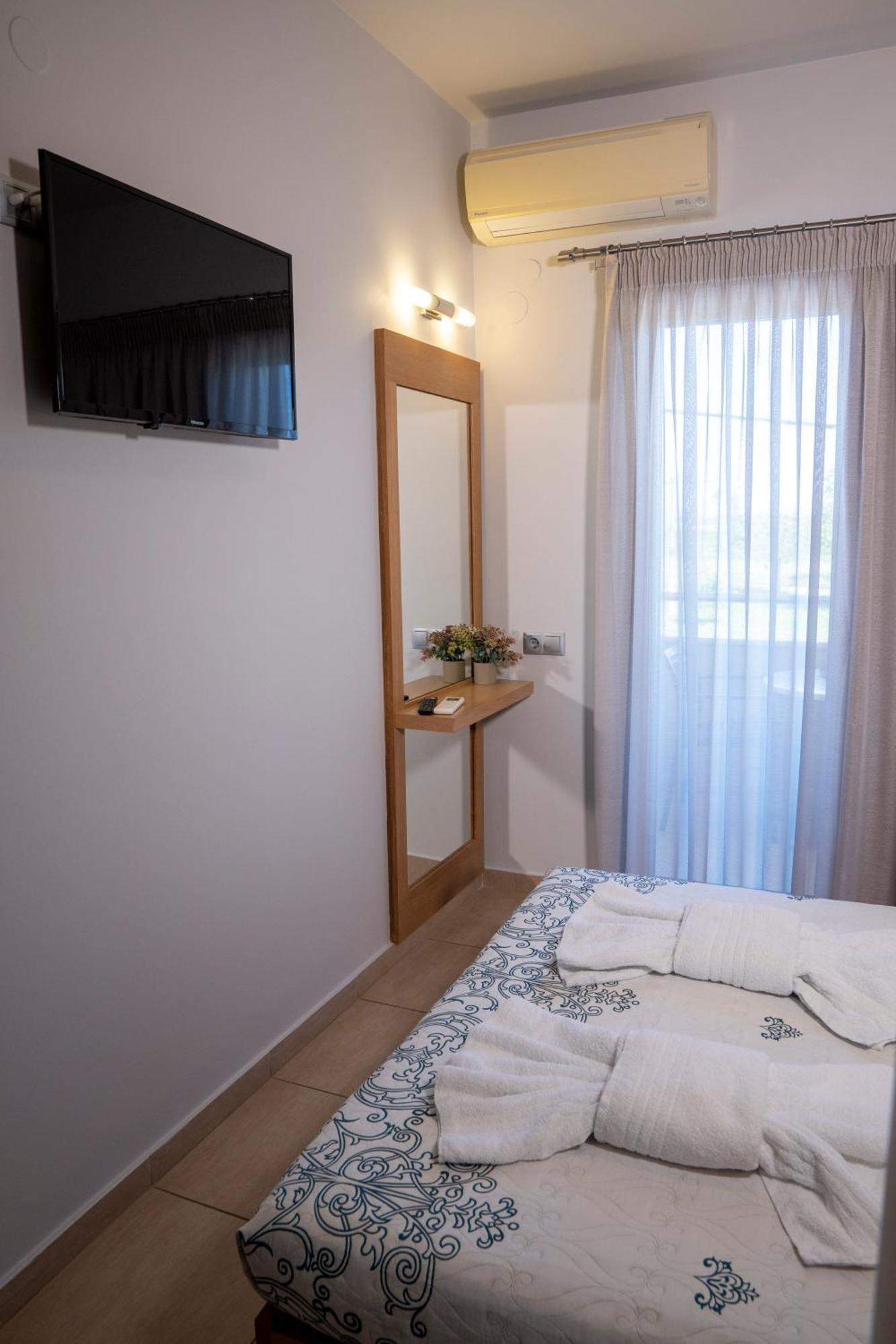 Hotel Epavlis Eleftheriadi Paralía Kültér fotó